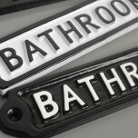 Skylt "Bathroom" - Vit