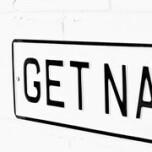 Skylt "Get Naked"
